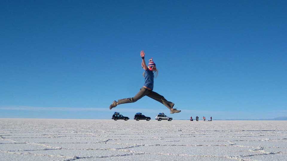 Salar De Uyuni Jumping-over-Cars